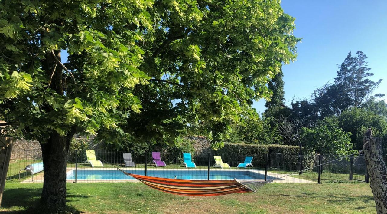 L'Enclos Bleu, Gite - Marais Poitevin Avec Piscine Chauffee Chaille-Les-Marais المظهر الخارجي الصورة