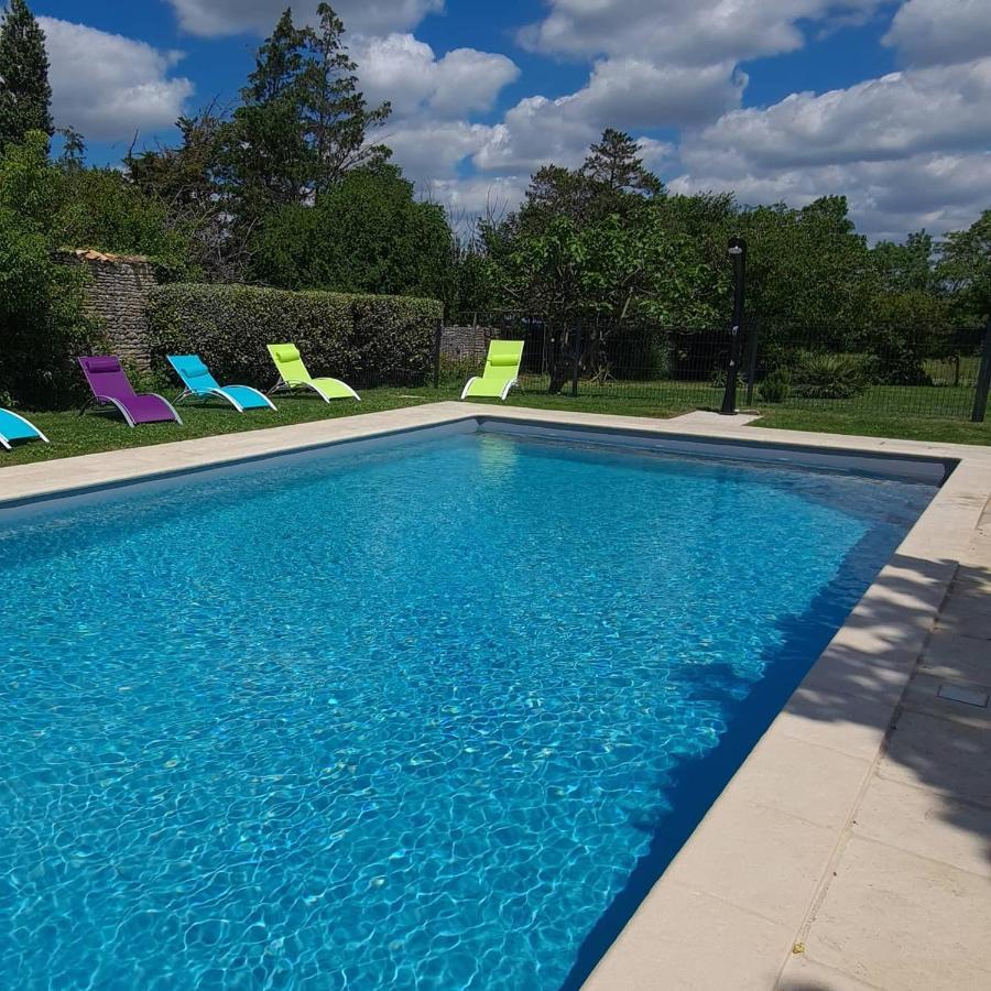 L'Enclos Bleu, Gite - Marais Poitevin Avec Piscine Chauffee Chaille-Les-Marais المظهر الخارجي الصورة
