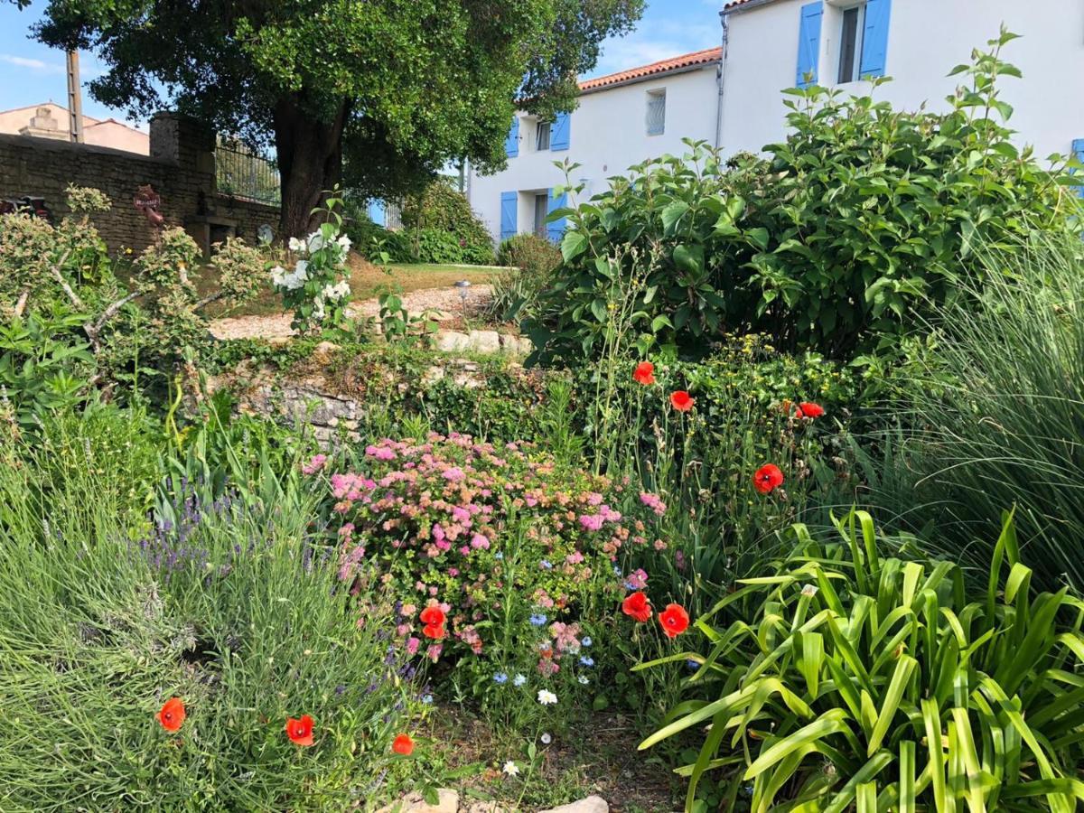 L'Enclos Bleu, Gite - Marais Poitevin Avec Piscine Chauffee Chaille-Les-Marais المظهر الخارجي الصورة
