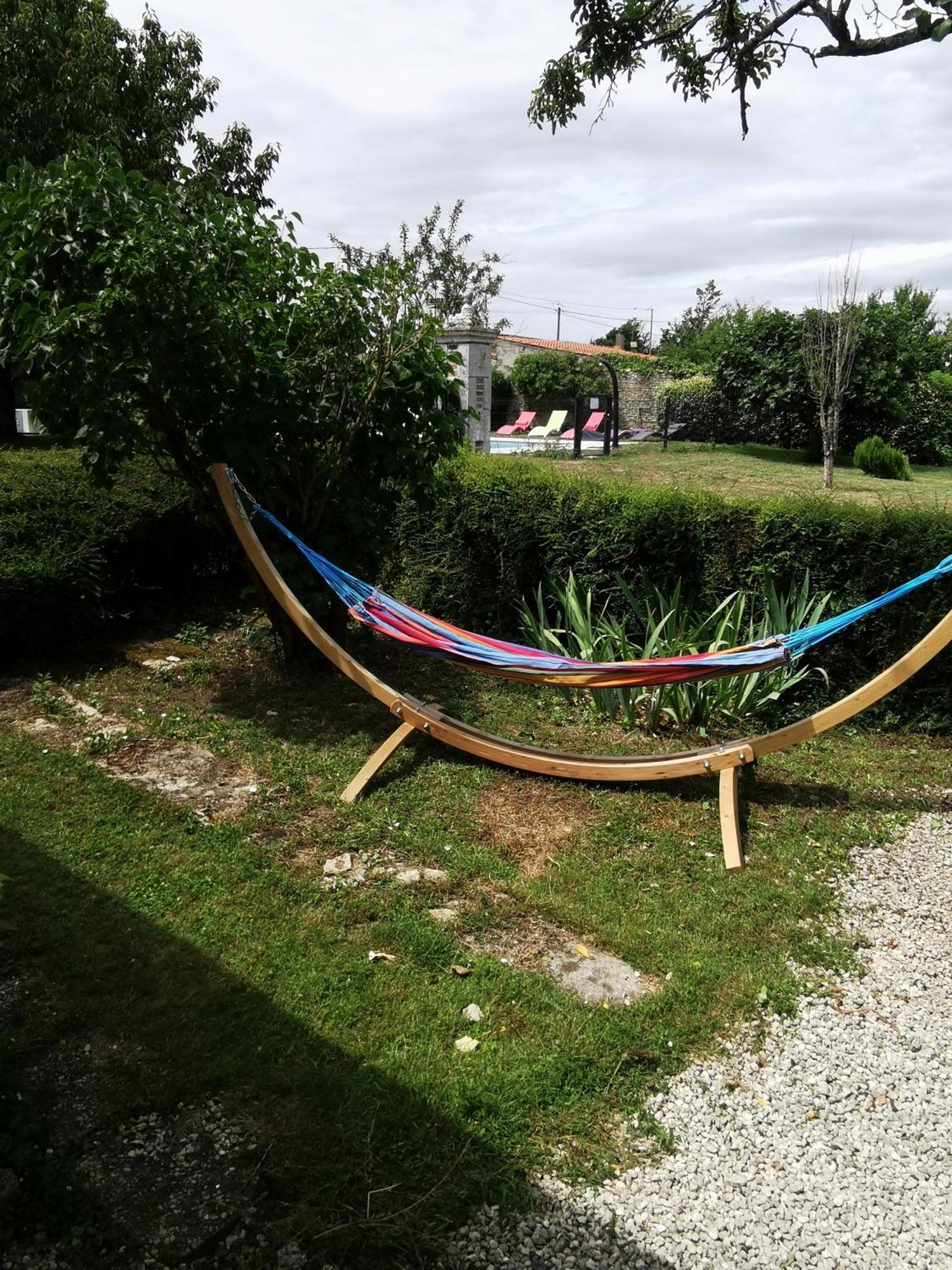 L'Enclos Bleu, Gite - Marais Poitevin Avec Piscine Chauffee Chaille-Les-Marais المظهر الخارجي الصورة