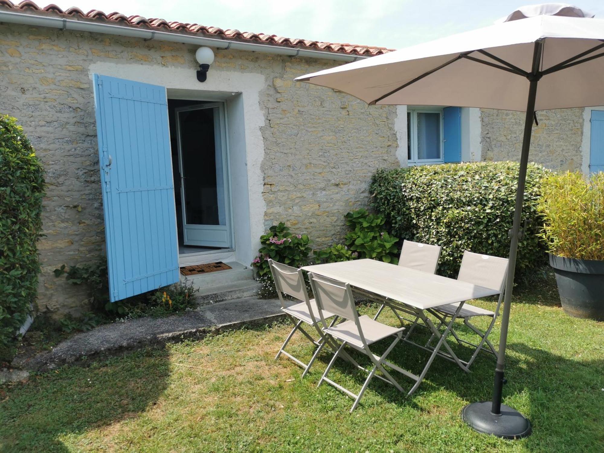 L'Enclos Bleu, Gite - Marais Poitevin Avec Piscine Chauffee Chaille-Les-Marais المظهر الخارجي الصورة