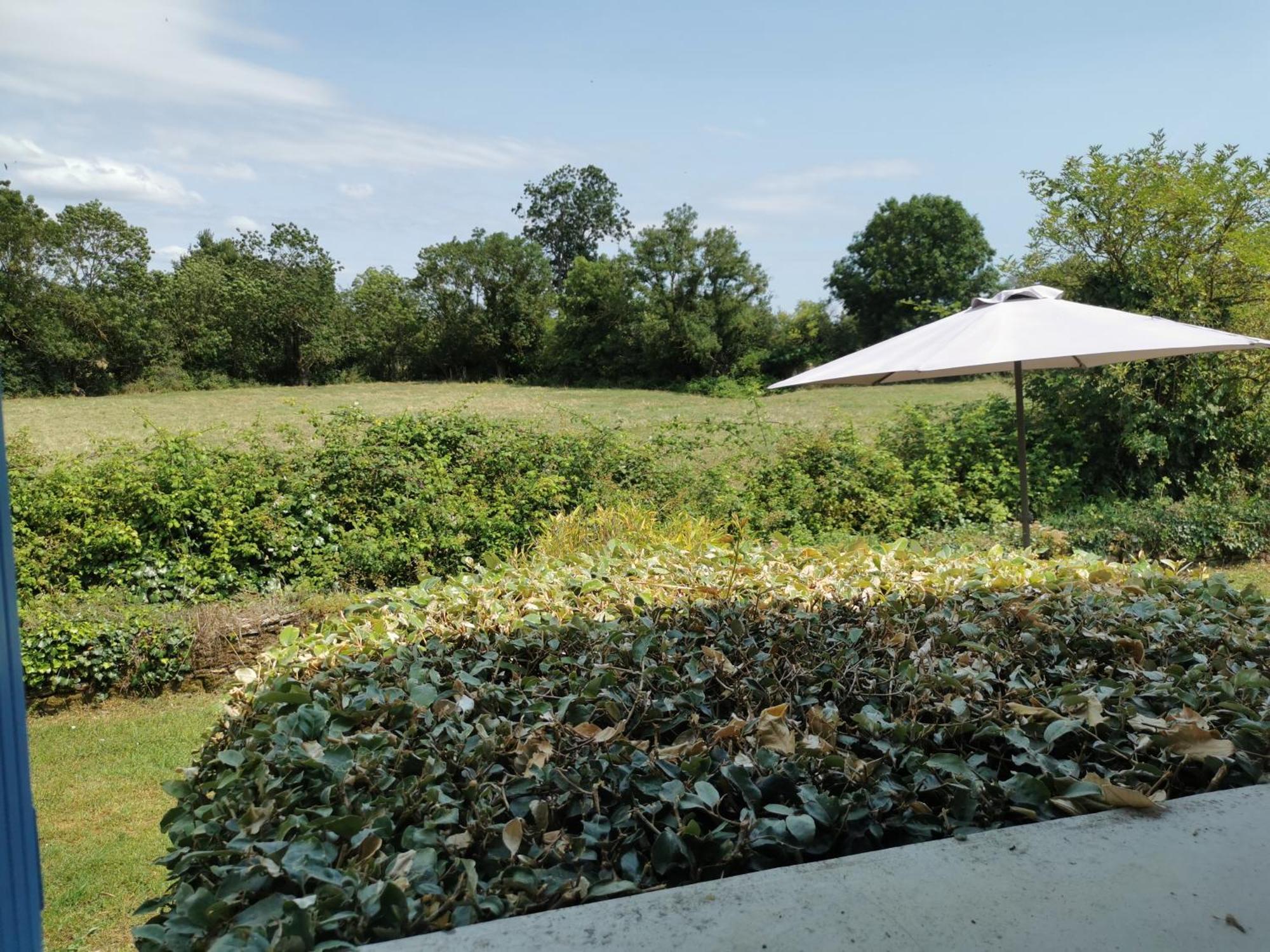 L'Enclos Bleu, Gite - Marais Poitevin Avec Piscine Chauffee Chaille-Les-Marais المظهر الخارجي الصورة